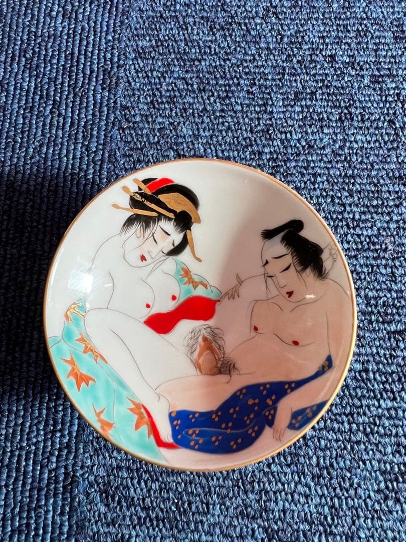 1390 春峰　春画 皿1  猪口1  桜道画 枕絵 男女 浮世絵　色物　時代物