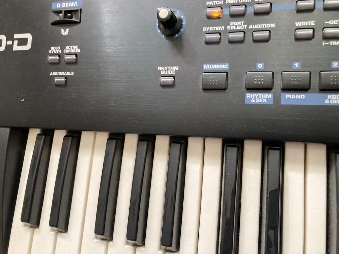 Roland JUNO D ローランド シンセサイザー 61鍵 - メルカリ