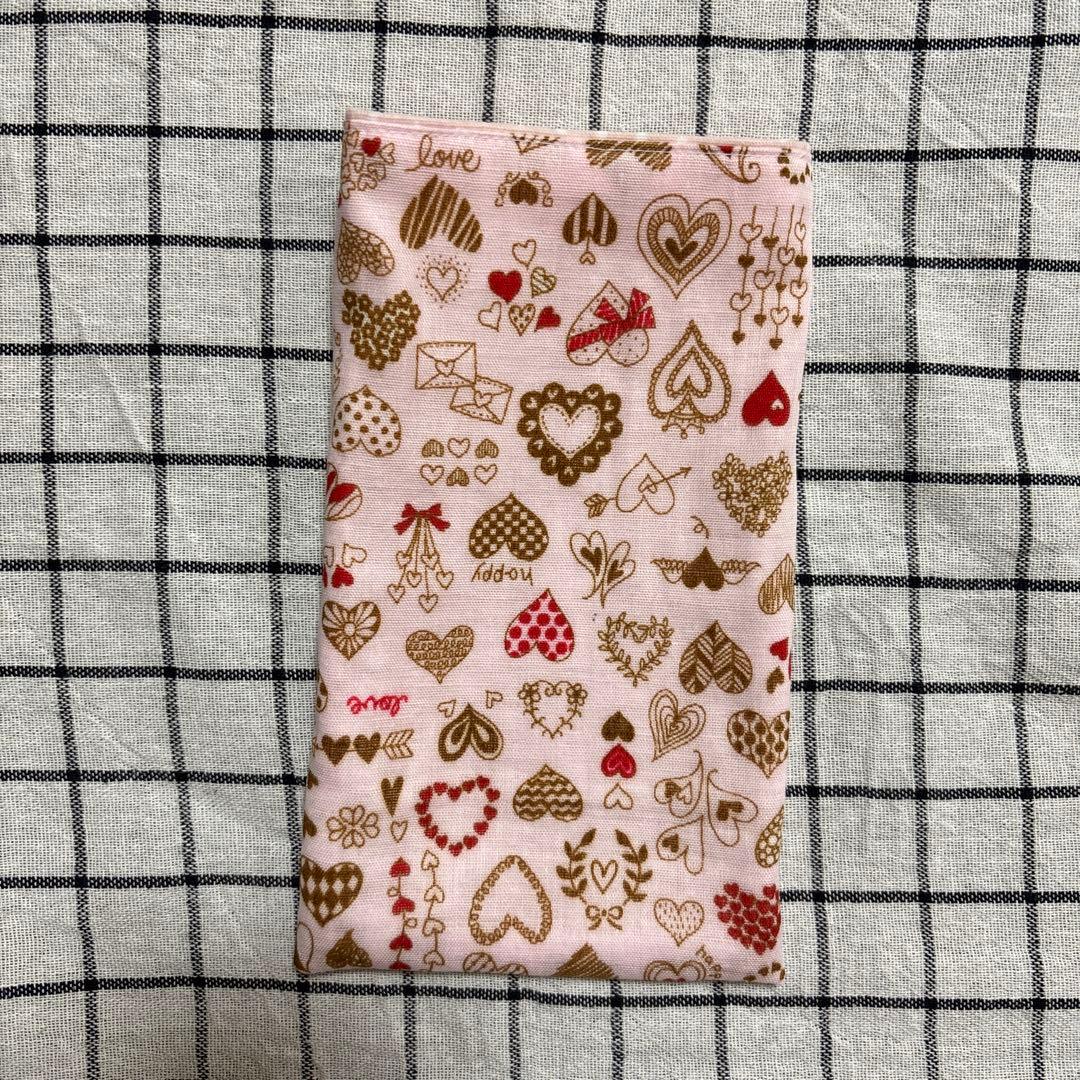 947.ペットボトルカバー ハンドメイドガーゼハンカチ ハート ピンク