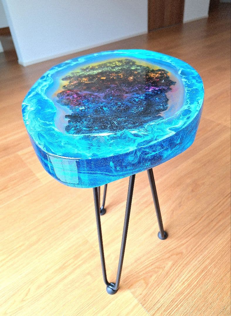 レジンサイドテーブル　クラロウォールナット　瘤　希少材