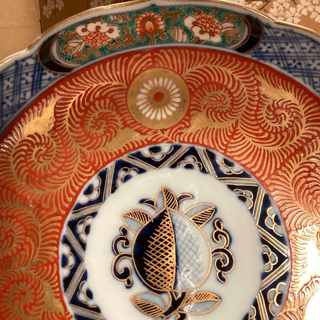 A919 古伊万里 金襴手 見込桃 赤絵 金花唐草 綾花型 7寸 5枚 - メルカリ