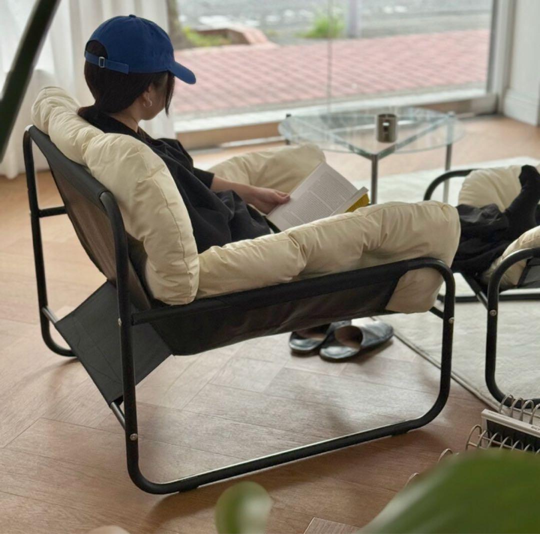 ブラックフレーム パテッド ラウンジチェア 1人掛けソファ オフホワイト