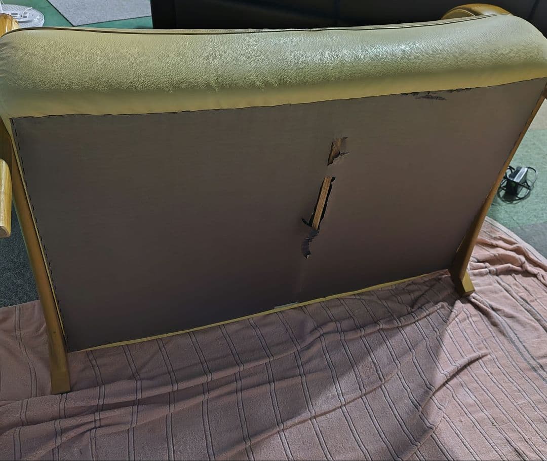 カリモク　KARIMOKU　2人掛けソファ　イエロー　木目　L1415