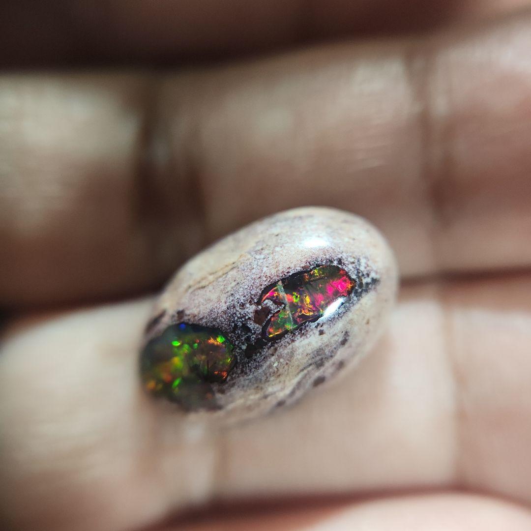 バチバチ天然 ボルダーオパール 10.392ct