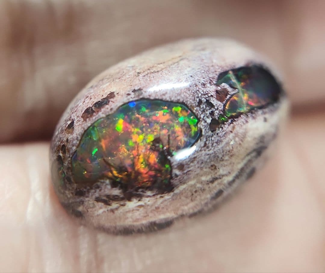 バチバチ天然 ボルダーオパール 10.392ct