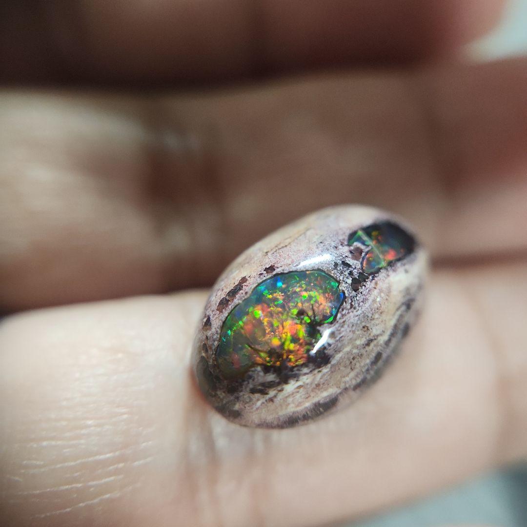 バチバチ天然 ボルダーオパール 10.392ct