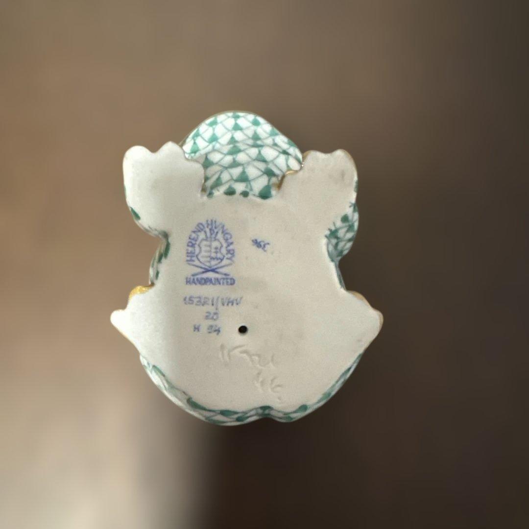 HEREND製 陶器製カエルの置物 緑色と金色の模様 箱無し