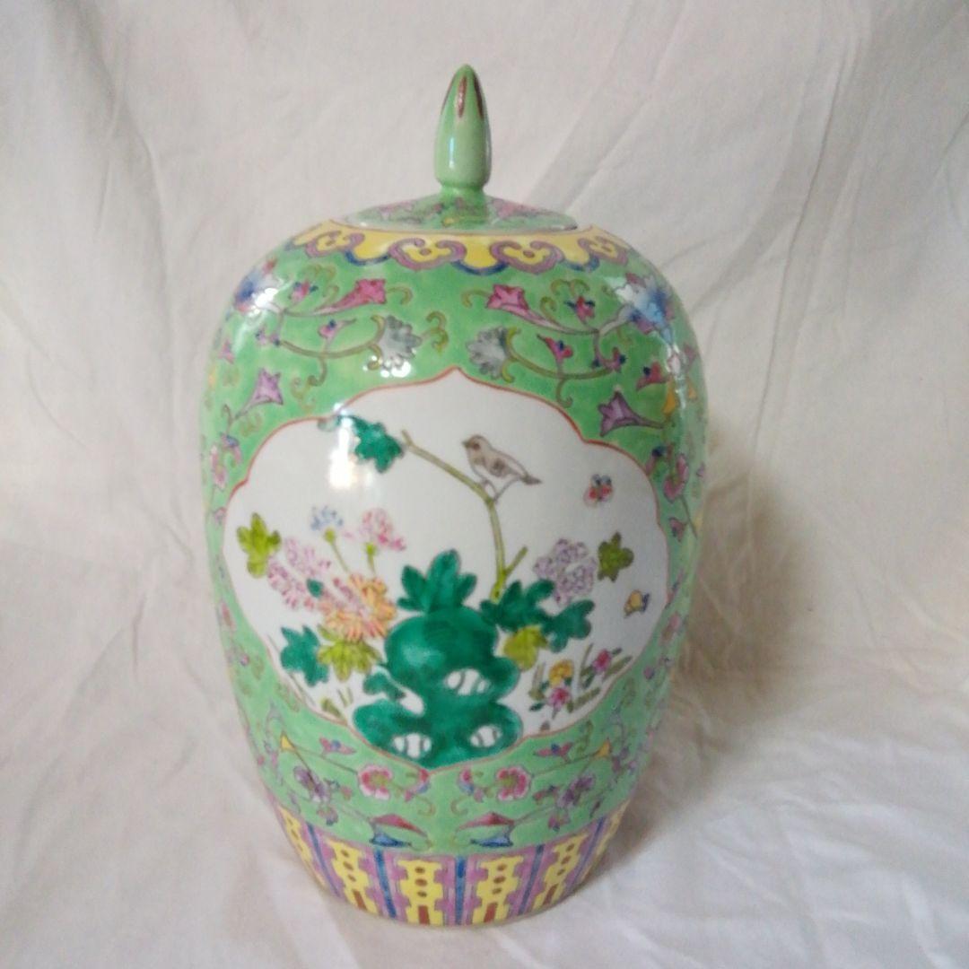 中国の粉彩の壺