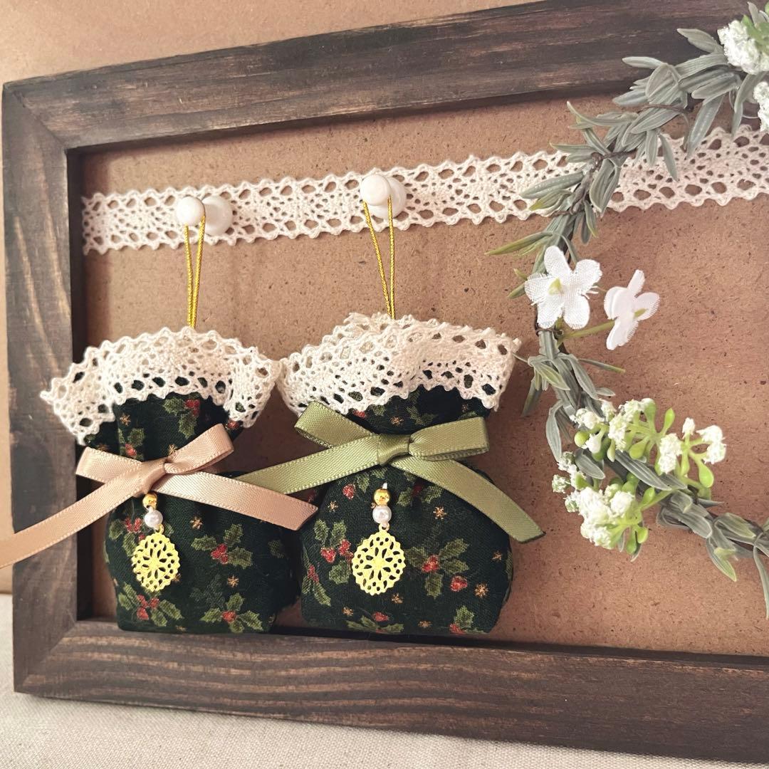 2411-29 ミニストラップサシェ 香り袋 2個組 ヒイラギ 緑 クリスマス