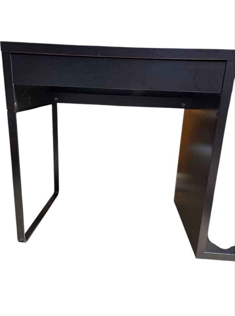 黒い机　　縦約52cm 横約107cm 高さ約76.5cm