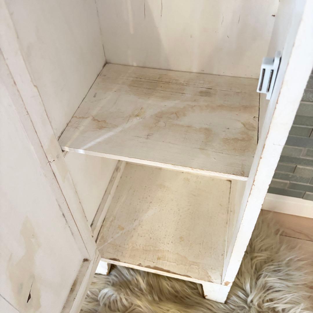 ホワイト木製キャビネット 収納棚付き