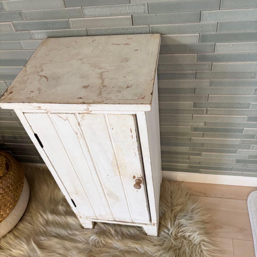 ホワイト木製キャビネット 収納棚付き