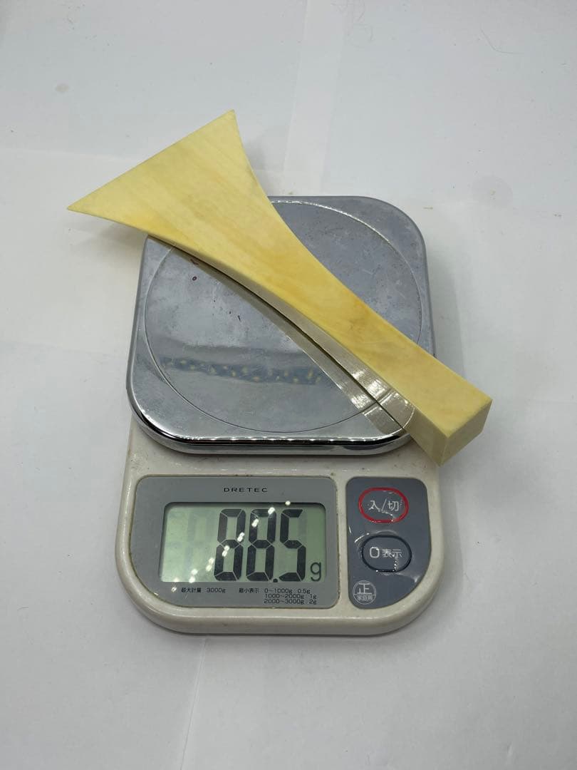 ヴィンテージ  天然素材　バチ　重さ約　88.5g　#725