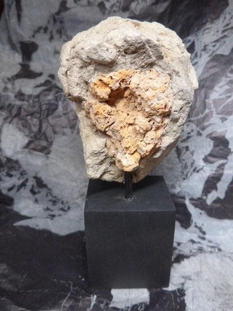 石仏の残存です。味のあるものです。