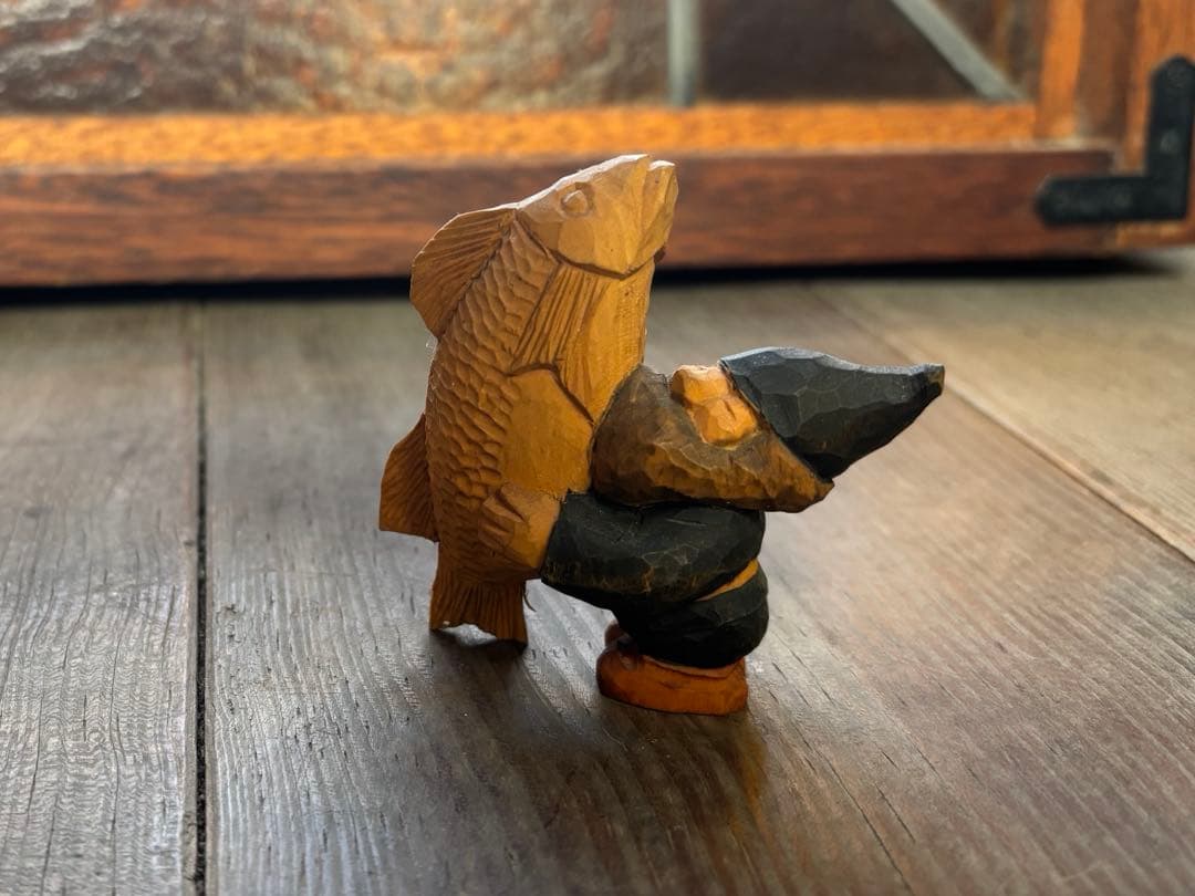 藤岡孝一 木彫 ポルックス 小人 魚を抱える小人 b 北海道作家 彫刻