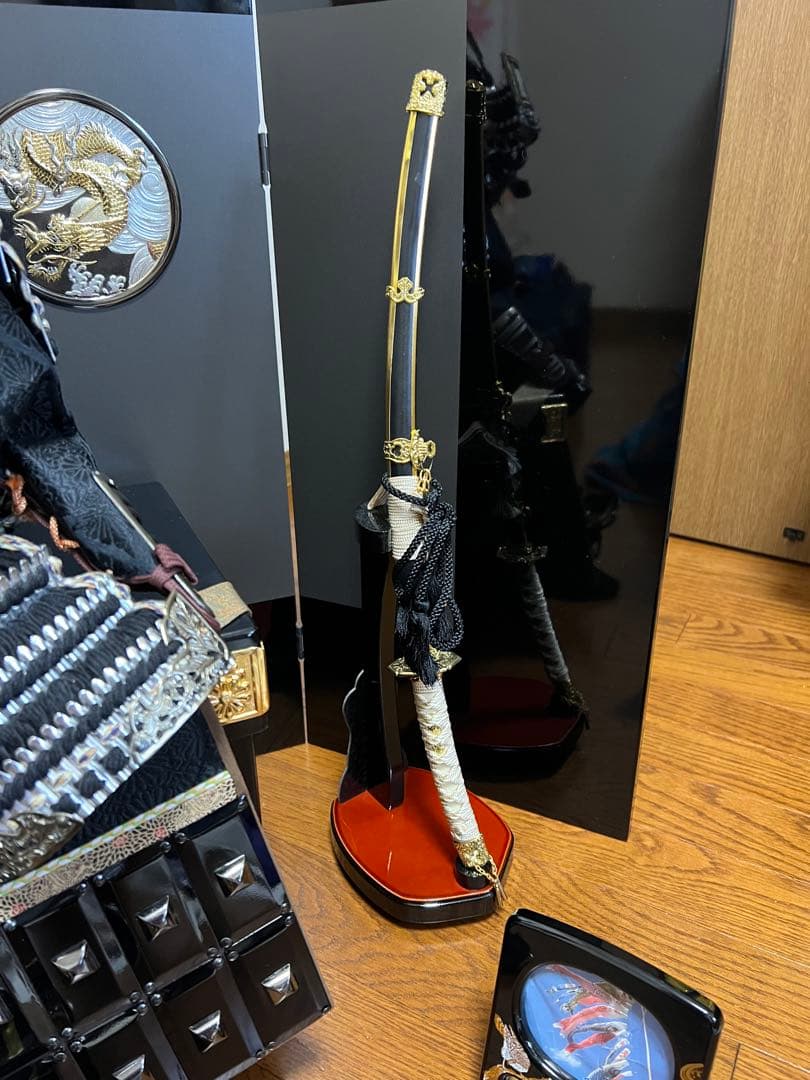 五月人形　いぶし銀昇龍鎧飾り　大和