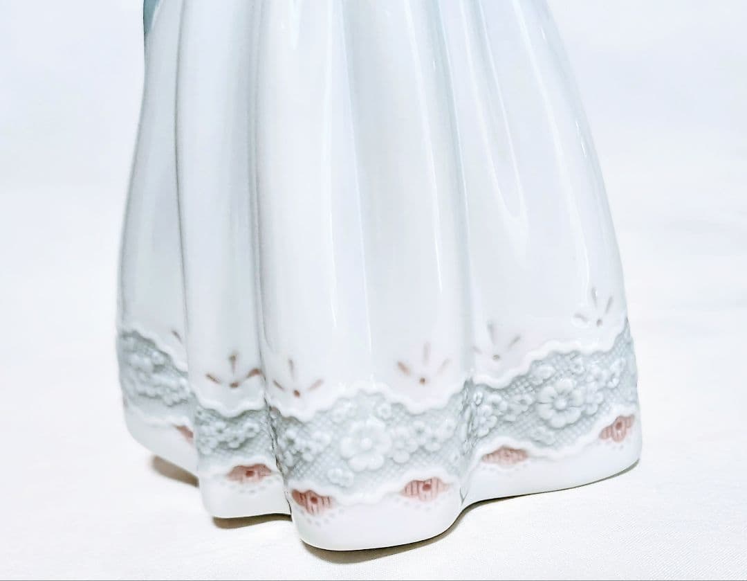 リヤドロ【美品・箱入り】ユートピア　フィギュリン《さわやかな風》No.8248