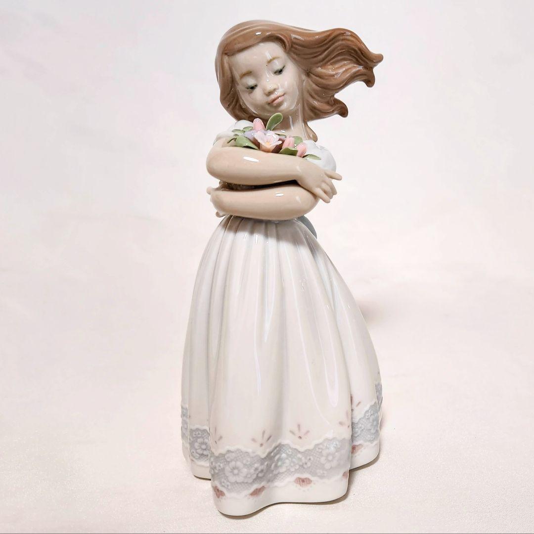 リヤドロ【美品・箱入り】ユートピア　フィギュリン《さわやかな風》No.8248