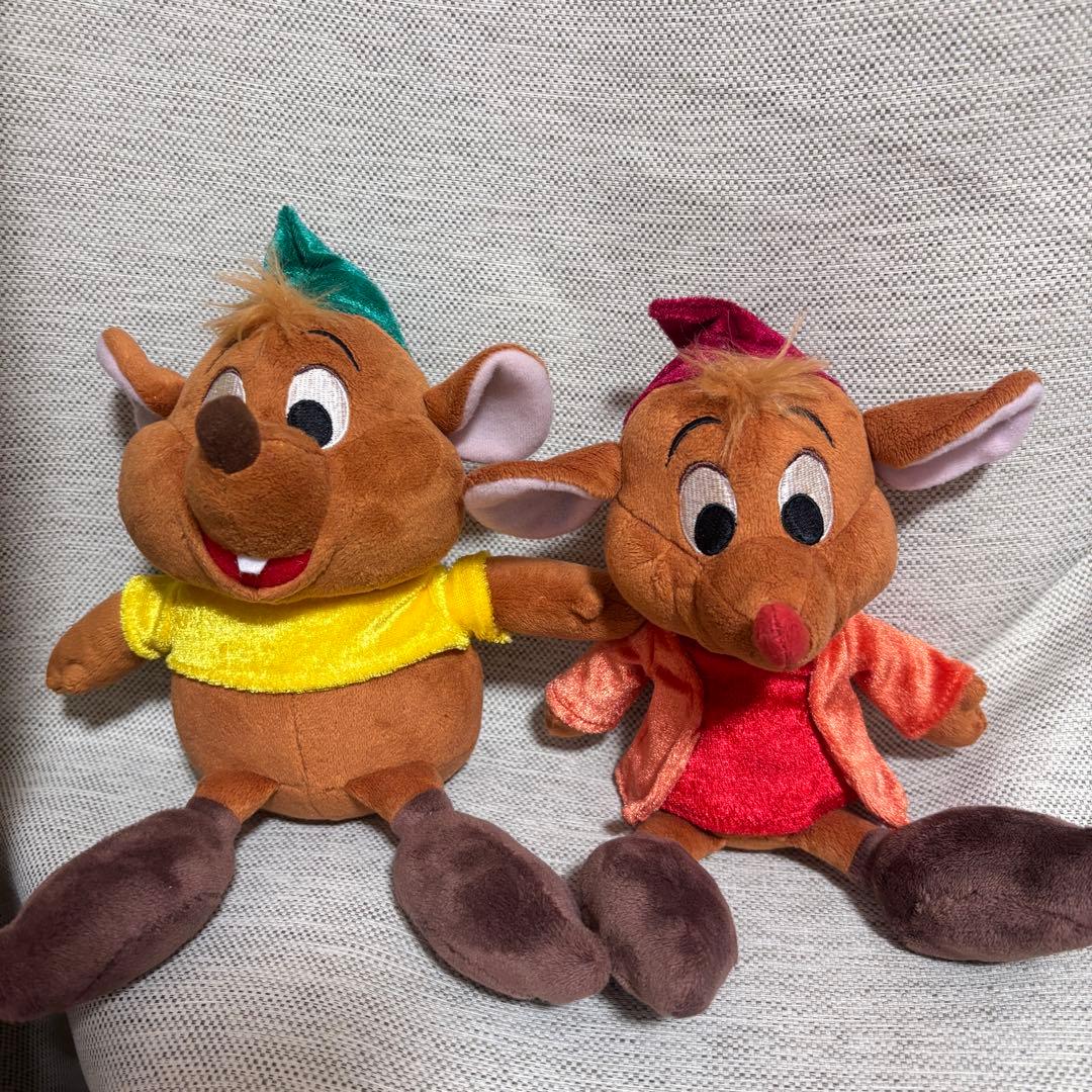 今日限り価格　シンデレラ　ガスとジャックのぬいぐるみ シンデレラ ジャック と ガス ぬいぐるみ - メルカリ