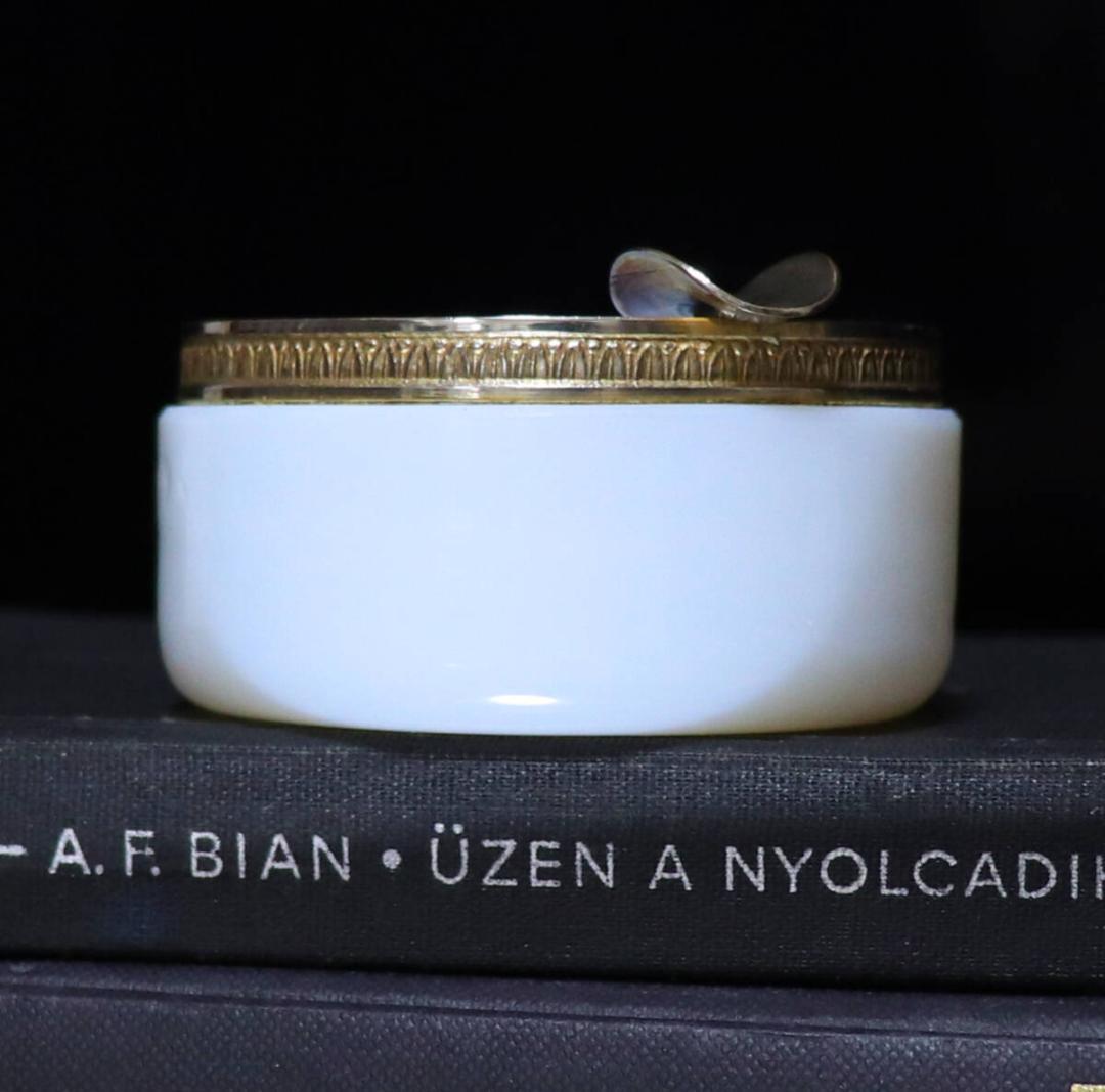 オールド・バカラ 珍品 重厚 オパーリンクリスタルガラス製灰皿 乳白色 ホワイト