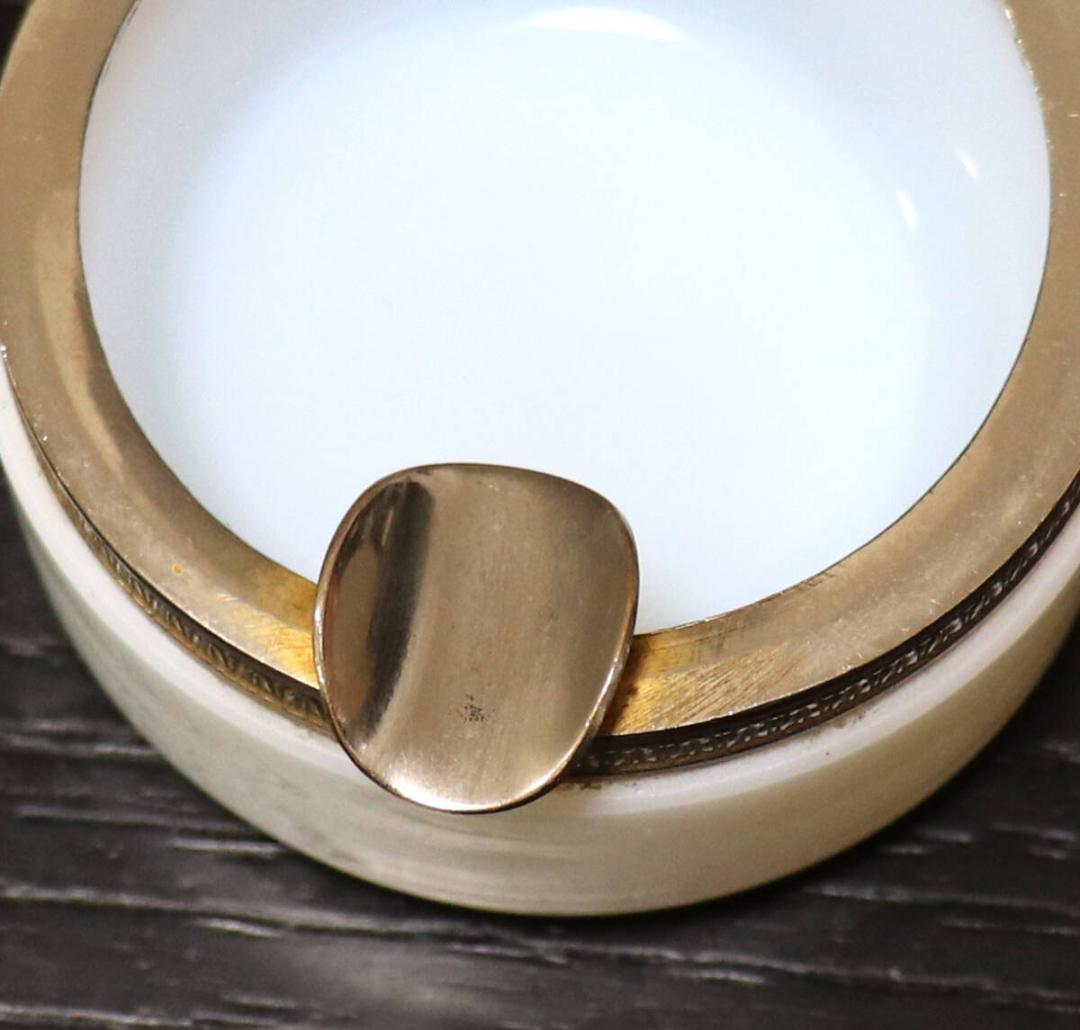 オールド・バカラ 珍品 重厚 オパーリンクリスタルガラス製灰皿 乳白色 ホワイト