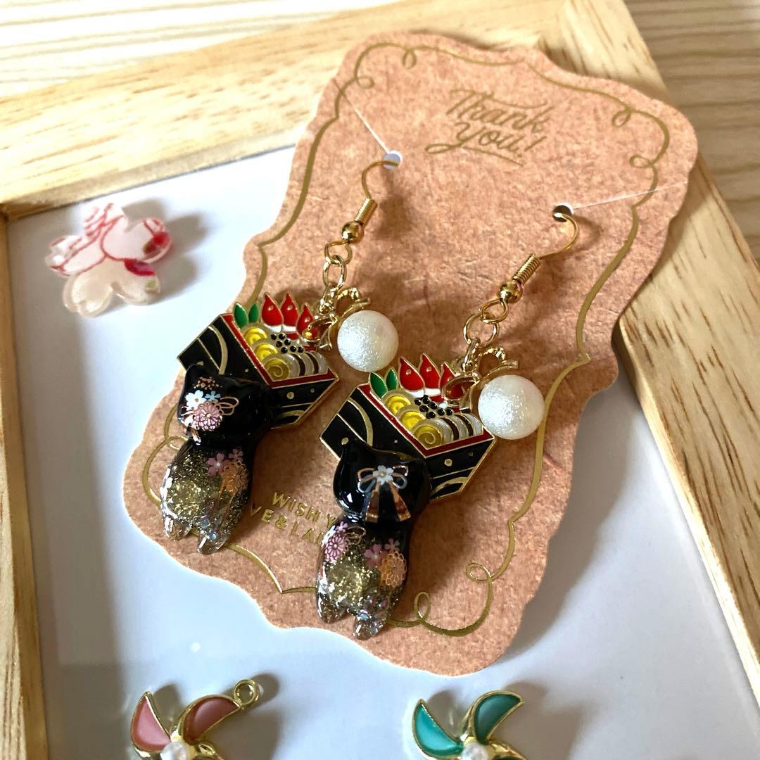 ★豪華なお重とパールが素敵なお正月猫ちゃんピアス★