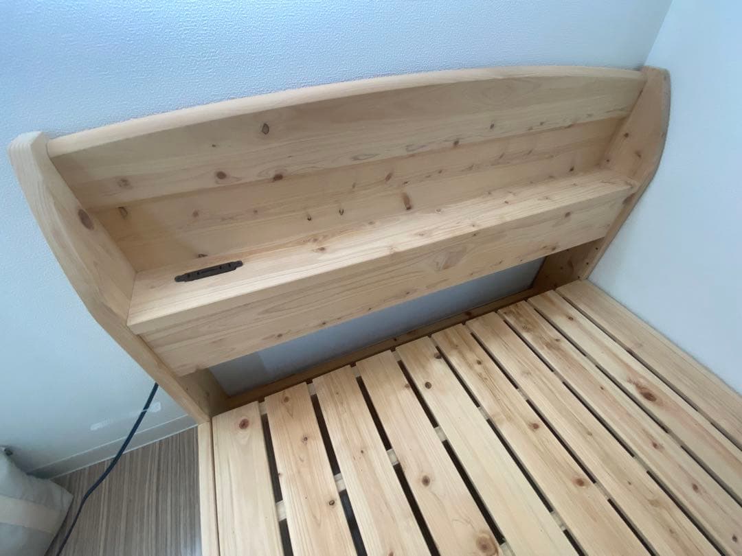 源ベッド　ひのき　ベッドフレームコンセント２口付きナチュラル無垢材檜シングル