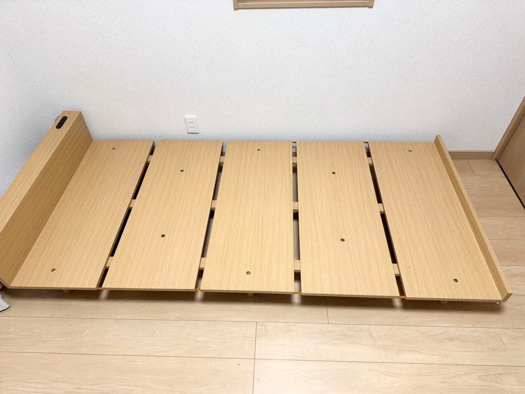 【送料無料✨】北欧ローベッドフレーム シングル コンセント付 簡単組立