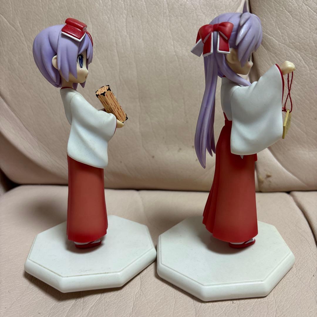 らきすた　柊かがみ&つかさ姉妹　巫女フィギュアセット