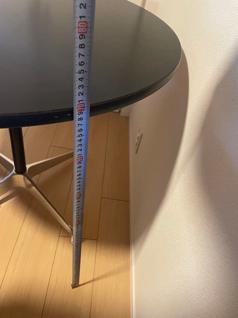 ハーマンミラー　丸テーブル