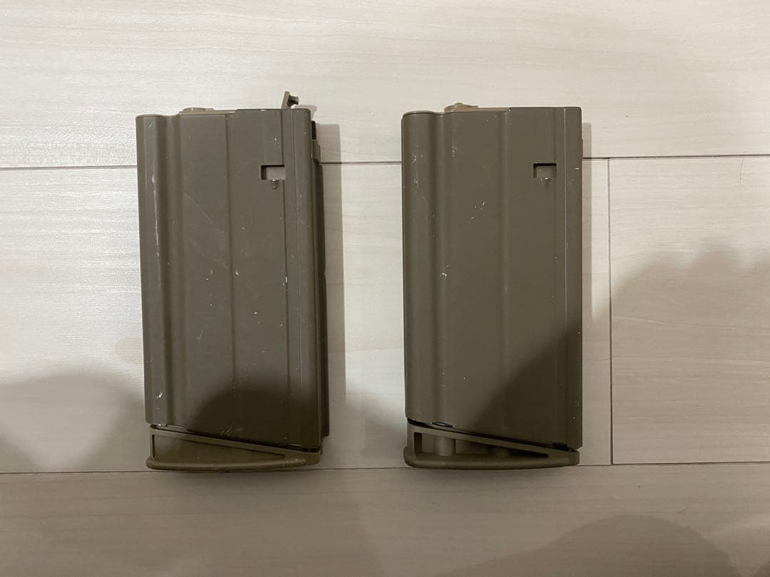 次世代電動ガン SCAR-H 、スコープ、マウント、マガジン2個、充電器付き。