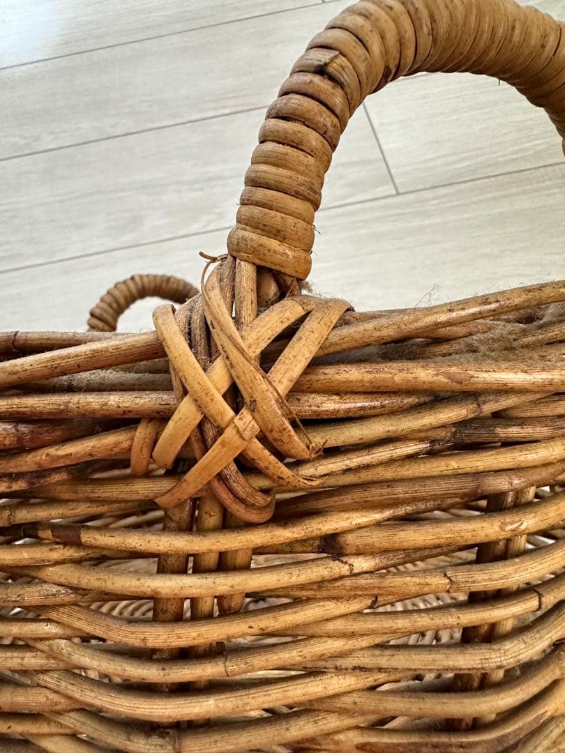 アンティークかごカゴ　バスケット　ヴィンテージ　ナチュラル　インテリア