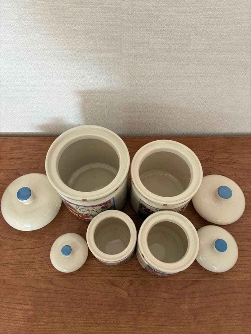 カントリー調　陶器キャニスター 4点セット