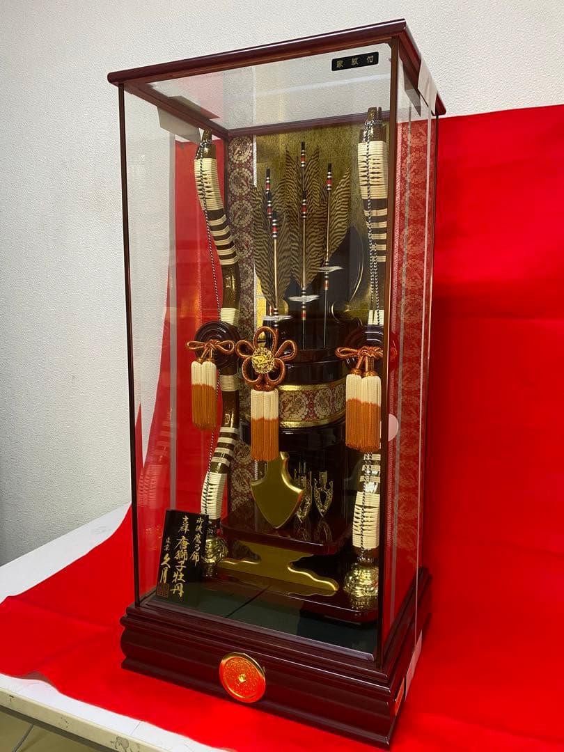 東京久月　家紋と名入付破魔弓・吉祥シリーズ・間口約３８×奥行約３０×高さ約７９㎝