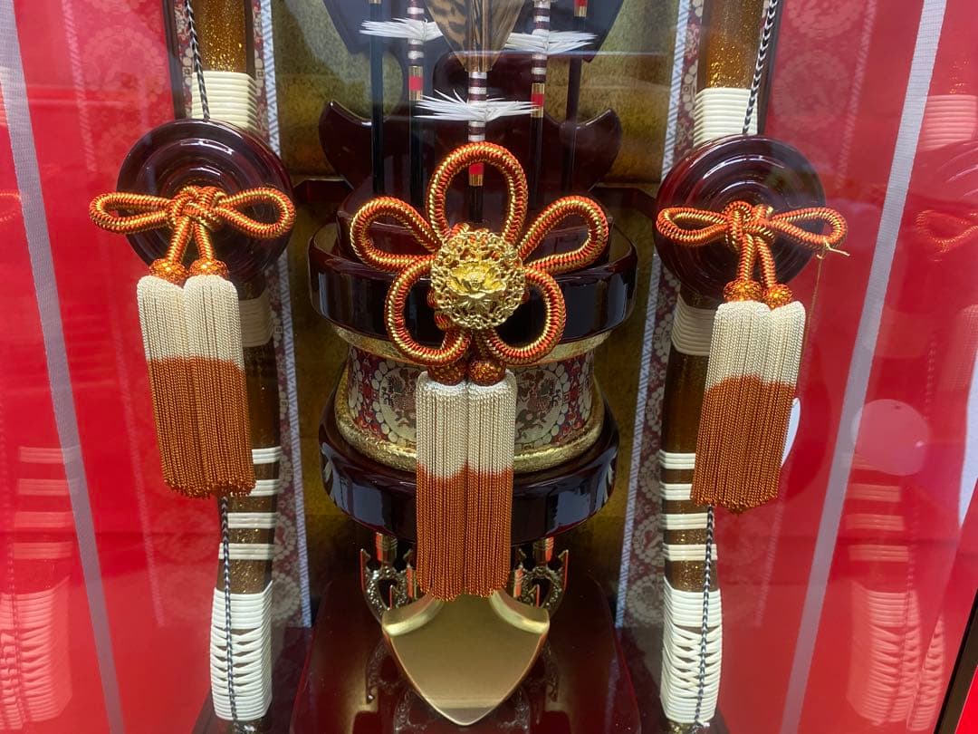 東京久月　家紋と名入付破魔弓・吉祥シリーズ・間口約３８×奥行約３０×高さ約７９㎝