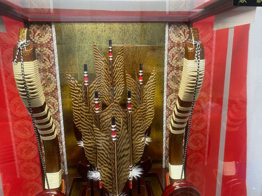 東京久月　家紋と名入付破魔弓・吉祥シリーズ・間口約３８×奥行約３０×高さ約７９㎝