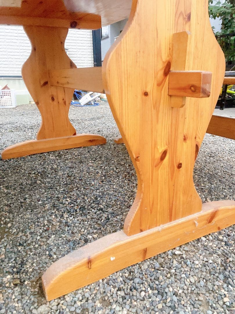 コテージにて使用 木製長椅子とテーブルインテリア家具