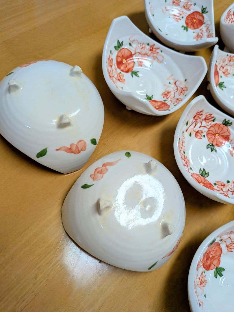 鮮やかな赤絵(朱色)/花柄/脚付きの三角小鉢10枚セット