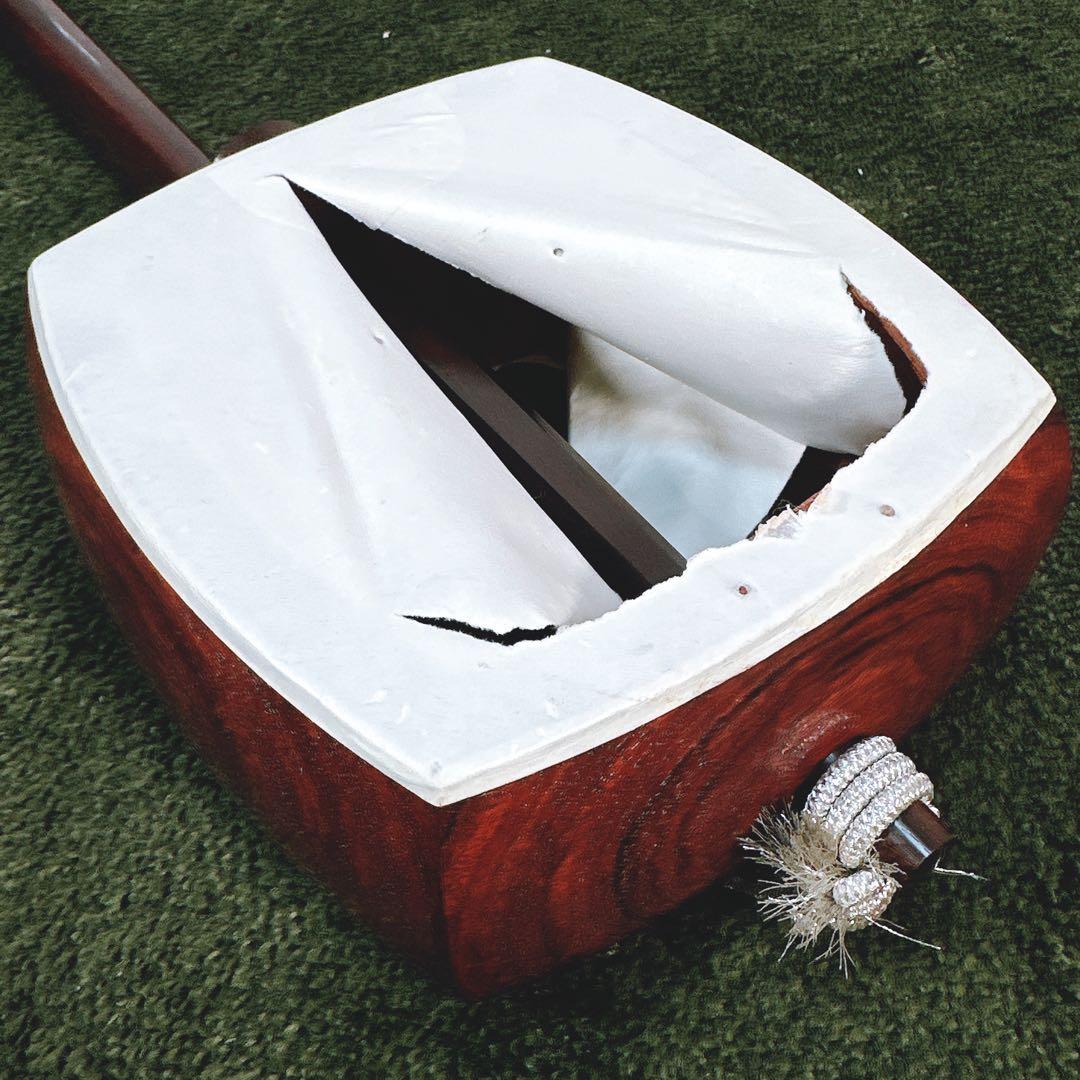 最高級仕様】三味線 子持ち綾杉胴 中棹 硬質材(紅木?) トチ目 延べ竿