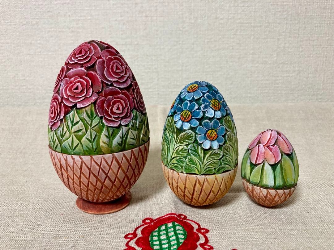 ロシア雑貨☆イースターエッグ型カービングマトリョーシカ(3P)フラワーバスケット