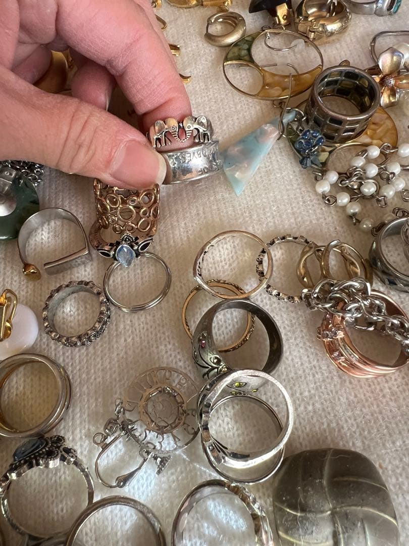 アクセサリー、装飾品まとめ売り。2.2kgお得