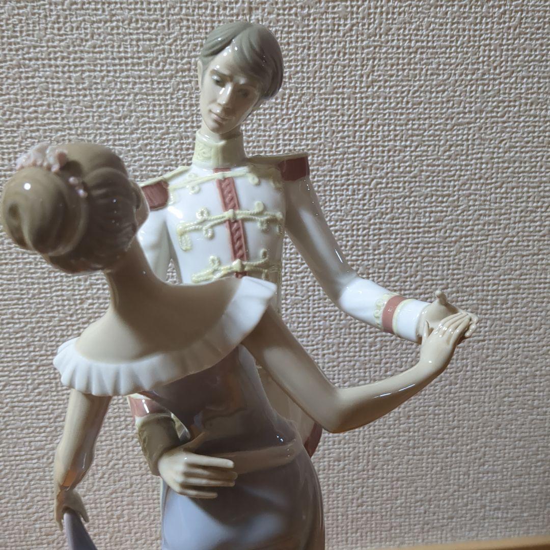 リヤドロ　ダンス