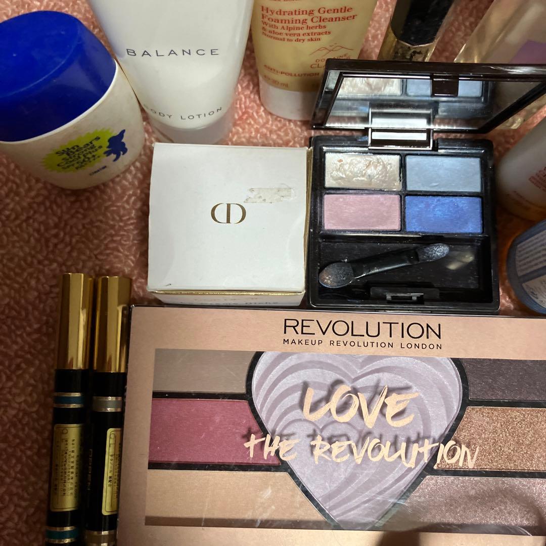 デパコスまとめ売り　コスメまとめ売り　シャネル　ディオール　マキアージュ ￼