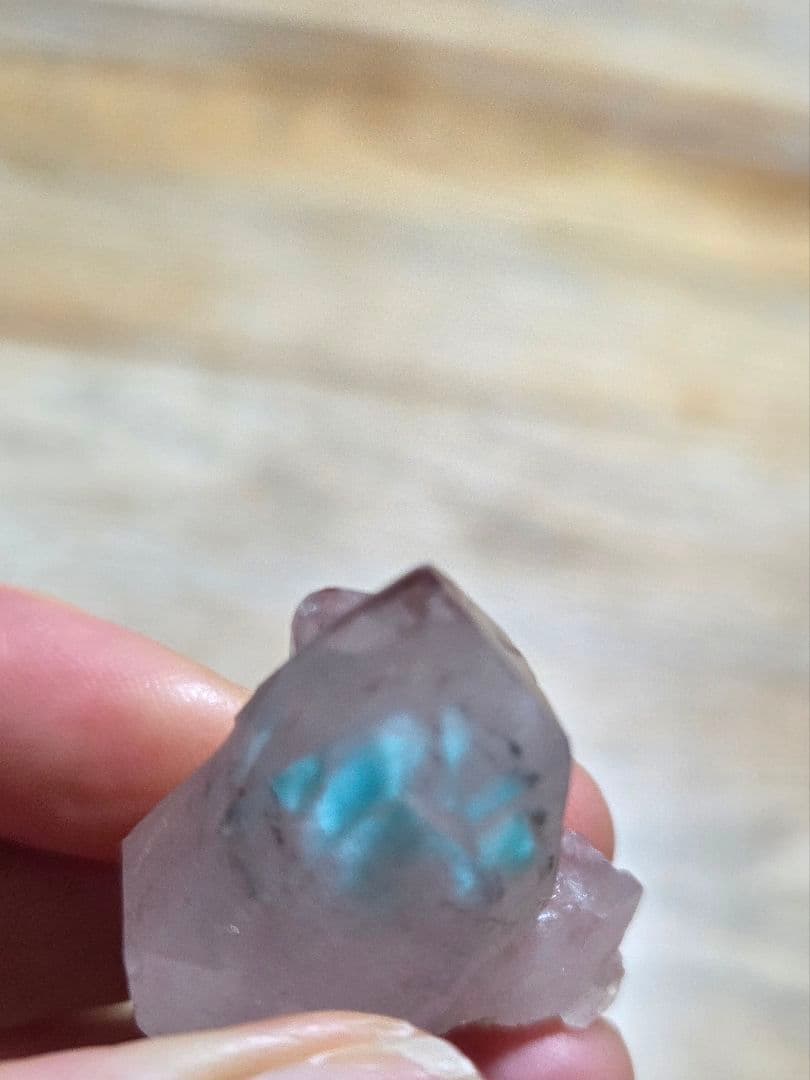 アホー石入り水晶　ajoite in quartz アホーアイト　鉱物　希少石