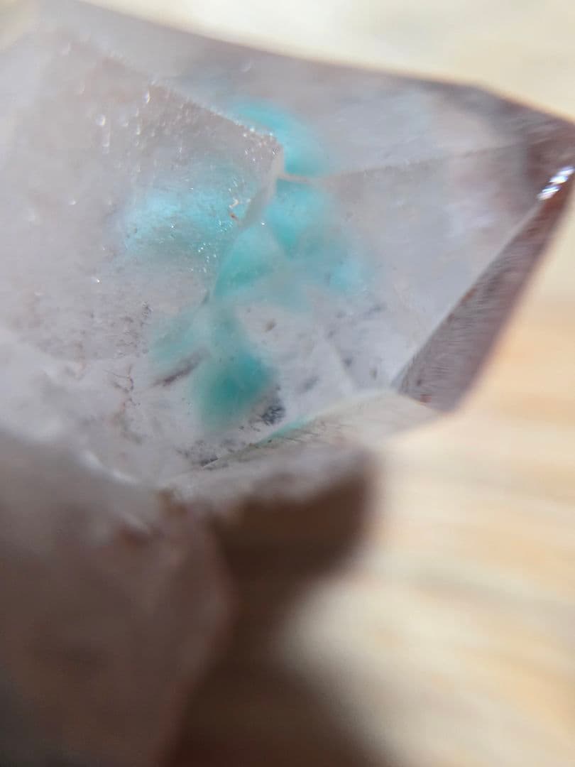 アホー石入り水晶　ajoite in quartz アホーアイト　鉱物　希少石