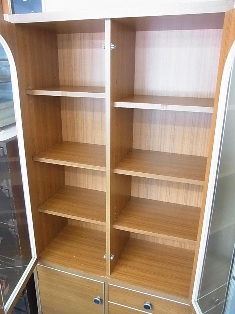 レトロポップ　食器棚　ダブルアーチ窓　木目調　傷や汚れあり