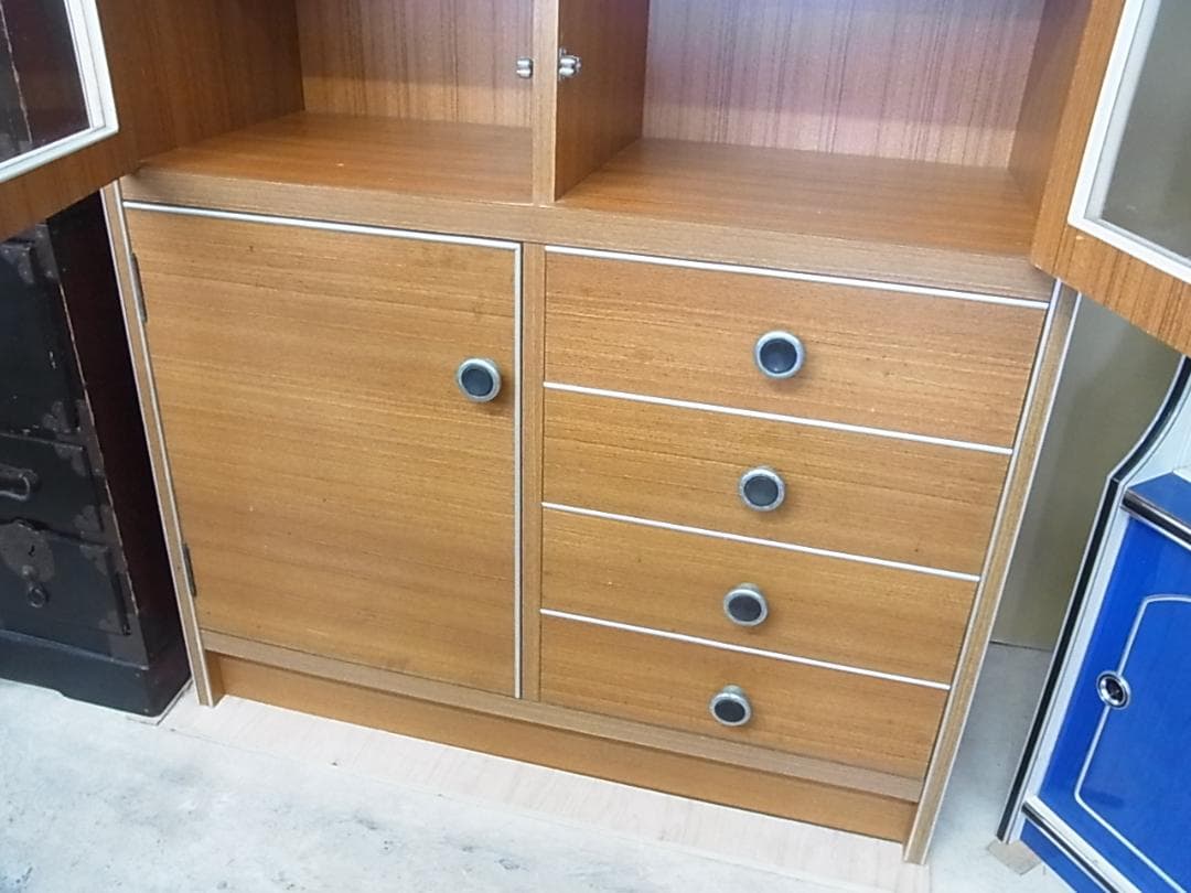 レトロポップ　食器棚　ダブルアーチ窓　木目調　傷や汚れあり