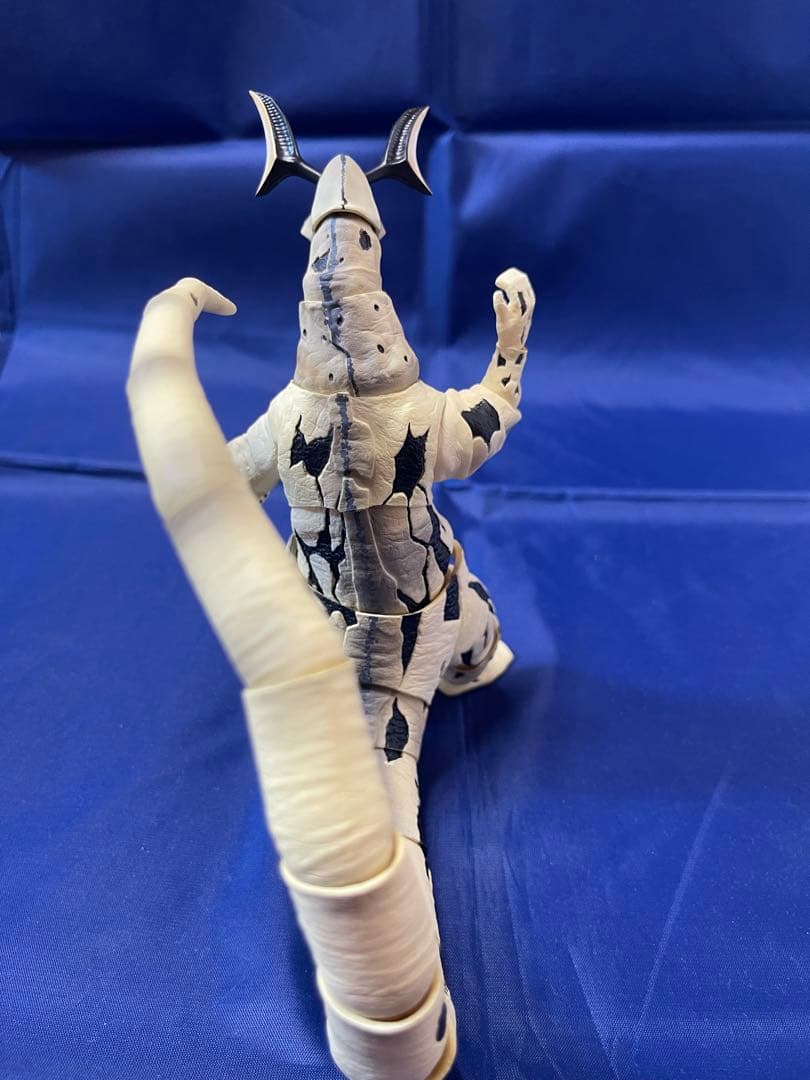 S.Hフィギュアーツ エレキング ウルトラセブン フィギュア ソフビ