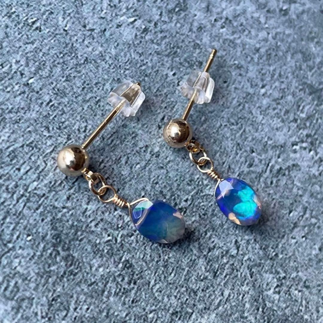 ファセットカット ネイビーカラーオパール ピアス