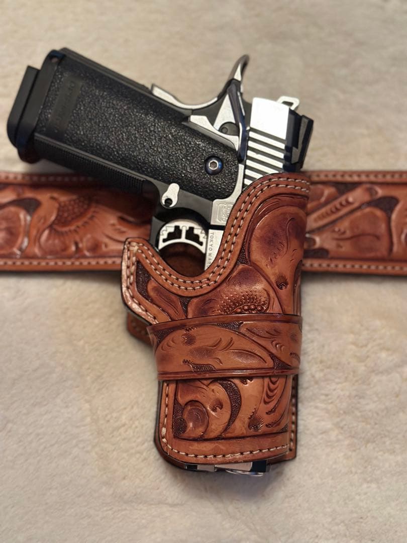 カービングレザー ベルトとホルスター＆マガジンポーチMGC・Gun